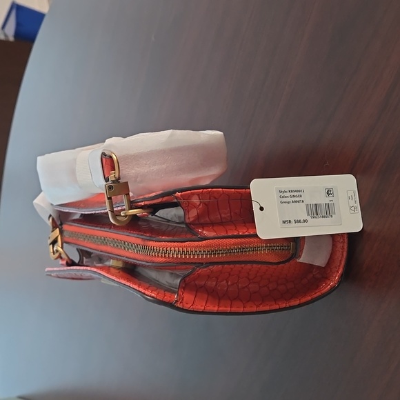 Guess Crossbody Purse - Picture 3 of 9